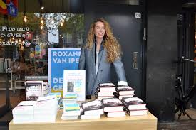 Vrij nederland, het financieele dagblad, nrc handelsblad, het parool en de morgen. Roxane Van Iperen Met De Genocidefax Wil Ik Neerzetten Hoe Groepsprocessen Werken De Heemsteder