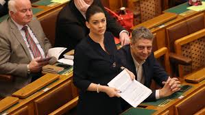 2018 októbere óta független képviselő. Jovo Heten Kezdodik Demeter Marta Pere 24 Hu