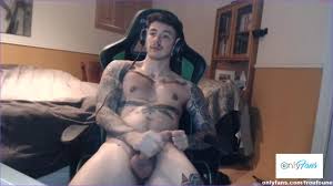 Sexy Tatted Guy Busts a Load - ThisVid.com em inglês