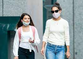 Katie holmes looks so chic on set! Katie Holmes Gets Candid About Her Teenage Daughter Suri Purewow