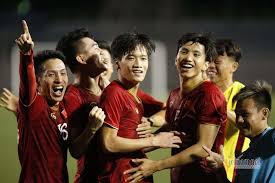 Dường như hiểu được nỗi lo này của người hâm mộ, ngay khi trận đấu kết thúc, chàng hậu vệ đã ngay lập tức có động thái. Bá»' Máº¹ VÄƒn Háº­u Tiáº¿t Lá»™ Báº¥t Ngá» Vá» Chuyá»‡n Tinh Yeu Cá»§a Con Trai Vietnamnet