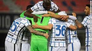 Tanta attesa, più di dieci anni, ma alla fine l'inter ha portato di nuovo a casa il titolo. Serie A Super Saturday Leaves Inter Milan With One Hand On Scudetto Trophy Cnn