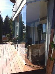terrassen mit glas schutzen schiebe dreh wand als terrassenverglasung terrassenverglasung terrassen schiebetur landhaus dekoration