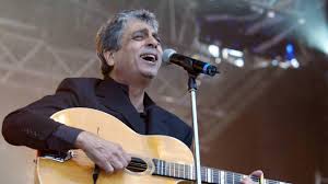 Concert d'Enrico Macias Contesté! Polémique en Bretagne?