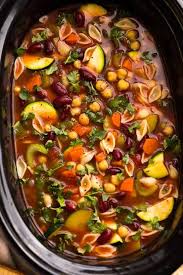 Slow Cooker Minestrone Soup Makes The Perfect Comforting Homemade Meal So Easy To Make Best Vegetarian Soup Recipes Easy Vegetable Soup Minestrone Soup Easy