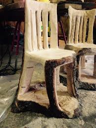 Stuhl Aus Einem Ganzen Stamm Stuhl Aus Einem Ganzen Stamm Aus Einem Ganzen Schrank Stamm Stuhl Tv Gerat In 2020 Holzblockmobel Holz Schnitzen Diy Holz