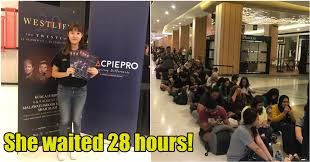 Westlife is one of the most popular irish pop vocal groups during the late 90's capturing the hearts of millions of people all around the world. More Than 1 500 People Lined Up To Buy Tickets For Westlife In M Sia And This Girl Waited For 28 Hours World Of Buzz