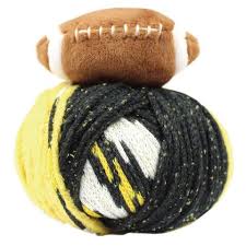 Get your knitting needles at the ready for these super fun, free and easy knitting patterns that will teach you beginner basics and key skills to help you create beautiful projects! Dmc Top This Hat Knit Yarn Kit
