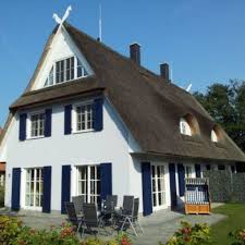 Urlaub An Der Ostsee In Wittenbeck Bei Kuhlungsborn Gemutliche Ferienhaus Halfte Mit Reetdach Sauna Garten Und Ostsee Ferienwohnung Ferienhaus Ferien Ostsee