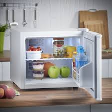 Vonshef 17 Litre White Travel Fridge Table Top Bar Compact Mini Fridge Free 2 Year Warranty Amazon Co Uk L Mini Fridge Kids Kitchen European Kitchen Design