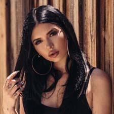 Interview with Hanna Beth @barbiebeth