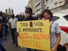 Nenhum dos argumentos apresentados pelo governo provincial de luanda serve de justificação para impedir a manifestação, para além de que teriam 24 horas para o fazer, disse à lusa o ativista e. Manifestacoes Reunem Dezenas De Jovens Em Luanda Correio Da Kianda Noticias De Angola