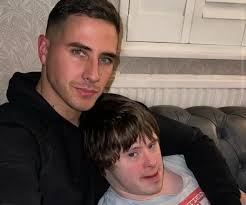 Help me find Freddies look alike please !! : r/LoveIsBlindUK