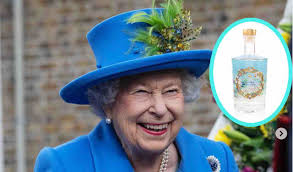 Elisabetta II produce e vende il suo gin: è l'elisir di lunga vita?
