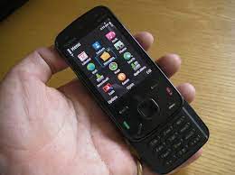 An iPhone 3GS user trials the Nokia N86 8MP