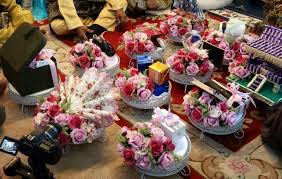 Meskipun tidak dijadikan mas kawin, biasanya seperangkat alat sholat lebih sering dijadikan hantaran atau seserahan. Wang Hantaran Dinilai Berdasarkan Taraf Akademik Pengantin Perempuan Punca Lelaki Kahwin Lambat