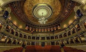 Aceasta cladire a operei a fost inaugurata in 9 ianuarie 1954, odata cu premiera operei dama de pica de ceaikovski. Despre Noi Opera NaÈ›ionalÄƒ BucureÈ™ti