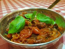 Ricette tipiche campane ricette tipiche della campania. Melanzane A Funghetto Con Olive E Capperi Sono Un Contorno Tipico Della Stagione Calda Esistono Diverse Versioni Di Questa Ricetta Tipica Campana Ma Si Preferisce Prepararle Aggiungendo Anche Delle Olive Nere Di Gaeta