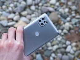 Motorola One 5G Ace review: $400 of ...