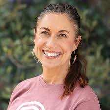 Leslie Perlman's Instagram, Twitter & Facebook