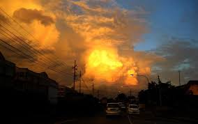 rain or shine it s the sky of kuching 不管是晴天陰天還是雨天 片片都是古晉的天 at jalan semarak petra jaya kuching 古晉伯特拉再也士馬勒路