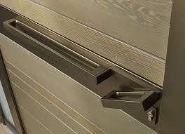 Barre De Tirage Horizontale Avec Poignee Integree Entree Porte Entree Bois Portes