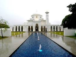 Muzium sultan alam shah has excellent displays, including 'đông sơn' drums from 600bce, weapons from the bugis empire and warplanes. 9 Places And Attractions In Kuantan Pekan Pahang Gaya Travel Magazine