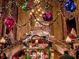 Duncan S Toy Chest From Home Alone 2 Lost In New York Christmas Toy Shop Christmas Classroom Door Christmas Classroom