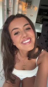 Lacey Bear's Instagram, Twitter & Facebook