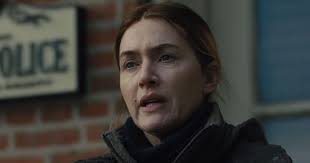 A detective in a small pennsylvania town investigates a local murder while trying to keep her life from falling apart. Mare Of Easttown Trailer Kate Winslet Plays A Detective Investigating A Murder