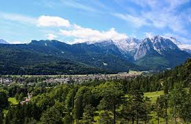 Genießen sie den urlaub in unserer neu renovierten ferienwohnung waxensteinblick im haus brandweger in grainau. Spazieren In Garmisch Skrivor