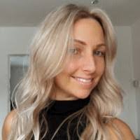 Deb Curry's Instagram, Twitter & Facebook