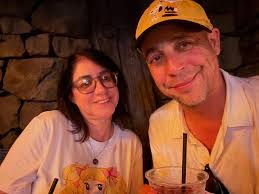 Comiendo con dos de las tres mujeres más importante de mi vida: Mi madre y  mi esposa. Solo falto mi hija.