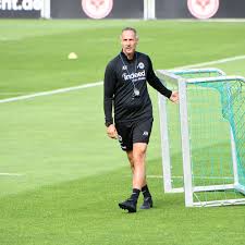 Können für hütter und sein team ein vorbild sein. Warum Adi Hutter Bis 2023 Bei Eintracht Frankfurt Bleibt Eintracht
