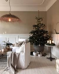 Maste Visa Er En Till Fran Gardagens Jobb Hos Stylingbydenice Me Like Neutral Christmas Decor Minimalist Christmas Decor Minimalist Christmas Tree