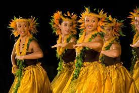 In meiner bildergalerie sehen sie ausschließlich fotos aus meiner hawaii show, blue hawaii, tahiti und polynesien und träume der südsee im stil von hollywood und disneyland. Hawaiian Hula Dance Hula And Hawaiian Culture Celebrated At Weekend Moku O Keawe Festival Hawaiian Culture Hawaiian Hula Dance Polynesian Dance