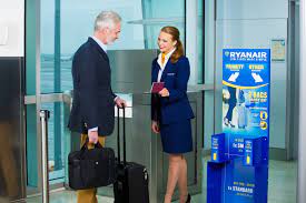 Conducerea companiei ryanair sustine ca numarul intarzierilor de zbor era foarte mare din cauza ca prea multi pasageri. Ryanair AmanÄ Implementarea Noii Politici De Bagaje PanÄ La Mijlocul Lui Ianuarie 2018 Ryanair S Corporate Website