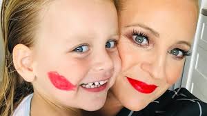 Carrie Bickmore shows off impressive cake decorating skills