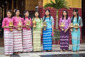 The karen constitute the third largest ethnic population in myanmar, after the bamars and shans. Lifestyle Communication And Working Of Burmese People Myanmar Tours