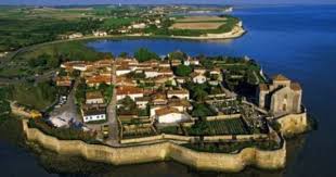 Talmont Sur Gironde Labellise Plus Beaux Villages De France Pays Royannais Charente Maritime Tourisme Charentema Charente Maritime Idee Vacances Tourisme