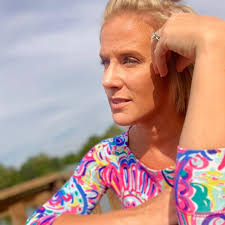 High-Heeled Hostess — High-Heeled Happy Hour