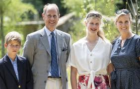 The duke and duchess named her charlotte elizabeth diana. Queen S Children Who Are The Queen S Children How Many Grandchildren Does She Have Royal News Express Co Uk