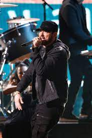 No One Knows Why Eminem Performed At The Oscars But The Crowd Loved It Eminem New Eminem First Rapper