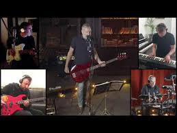 Questo profilo non è ufficiale, è una fanpage damiano david is freedom, is beauty, is strength, is. Damon Albarn Talks Joy Division Peter Hook Performs Gorillaz Collab In New Live Video