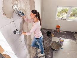 Verarbeitungstipps wnde bzw rume in der drei bis acht schichten auf einen sehr glatten grundputz aus. So Verputzen Sie Eine Wand Ratgeber Bauhaus