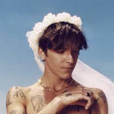 Listen: Thea's new song 'Inside Out'.