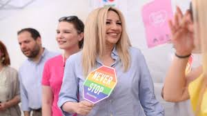 Με εκπροσώπους λοατκι οργανώσεων συναντήθηκε ο πρόεδρος της νέας δημοκρατίας, κυριάκος μητσοτάκης. 3afnika 8ymh8hke Ta Dikaiwmata Twn Loatki H Fwfh To Koyti Ths Pandwras