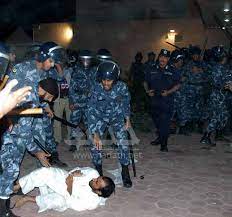 سحب وضرب الدكتور عبيد الوسمي فيديو: ØµÙˆØ± ÙÙŠØ¯ÙŠÙˆ Ø§Ù„Ù‚ÙˆØ§Øª Ø§Ù„Ø®Ø§ØµØ© ØªØ¶Ø±Ø¨ Ø§Ù„Ù…ÙˆØ§Ø·Ù†ÙŠÙ† ÙˆØ§Ù„Ù†ÙˆØ§Ø¨ ÙÙŠ Ø¯ÙŠÙˆØ§Ù† Ø§Ù„Ø­Ø±Ø¨Ø´ Ø£Ø«Ù†Ø§Ø¡ Ù†Ø¯ÙˆØ© Ø¥Ù„Ø§ Ø§Ù„Ø¯Ø³ØªÙˆØ± Ø§Ù„Ø«Ø§Ù†ÙŠØ© Ù…Ø¯ÙˆÙ†Ø© Ø§Ù„Ø²ÙŠØ§Ø¯ÙŠ