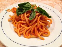 Strozzapreti Pasta Fresca Acqua E Farina Fatta In Casa Con Sugo Di Pomodoro E Basilico Sugo Di Pomodoro Pasta Pomodori
