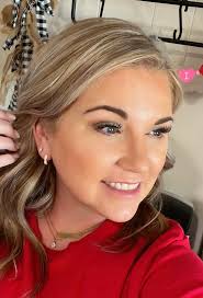 I have one pair of these sweet white & gold stainless hoops available! Only  NINE BUX & perfect for Valentine's! 🩷